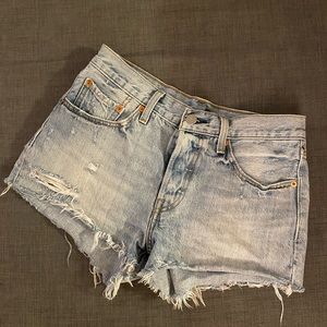 Levi’s 501 shorts, 27